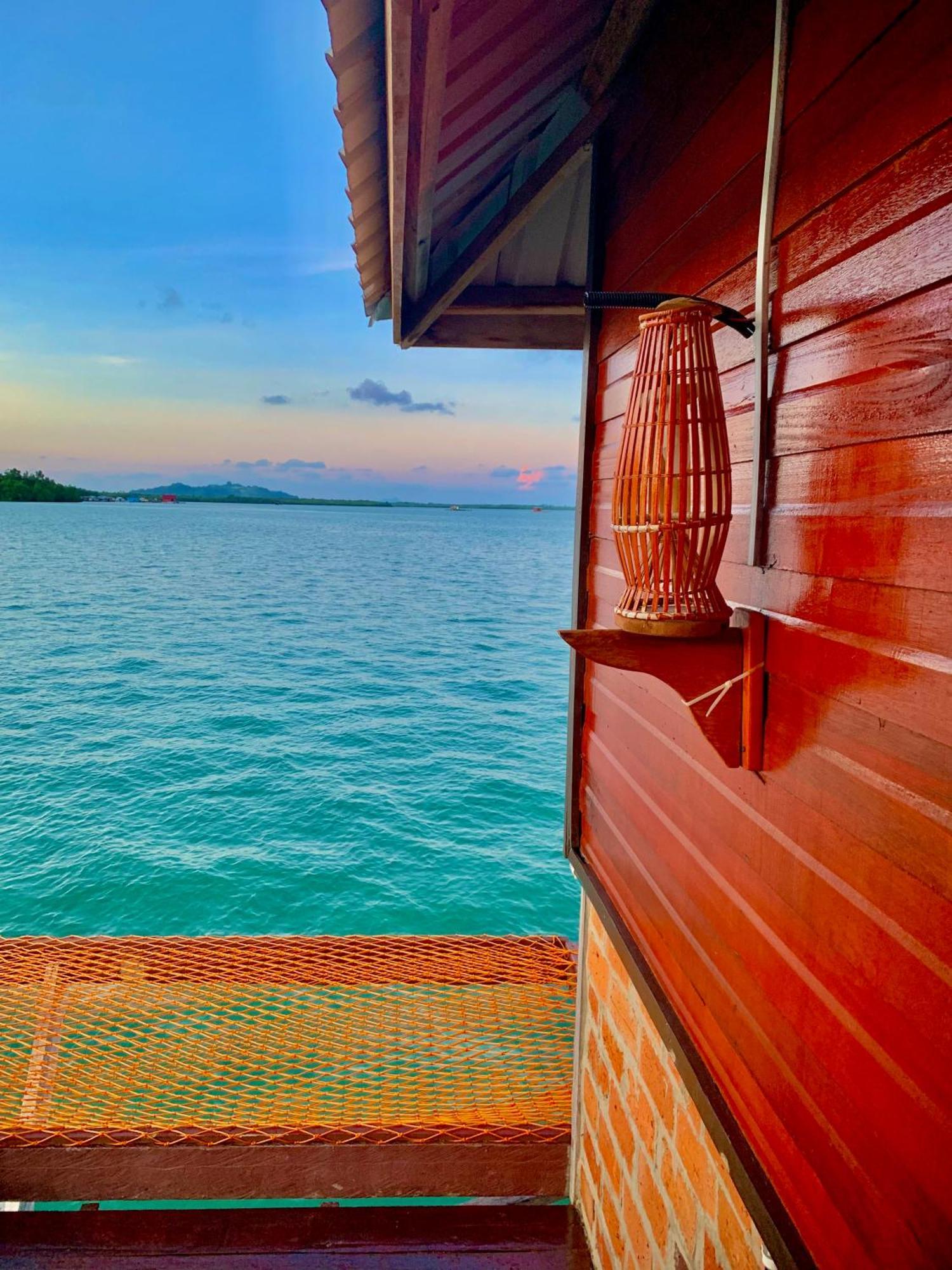 Parapat Water Village Resort Semporna Exterior photo