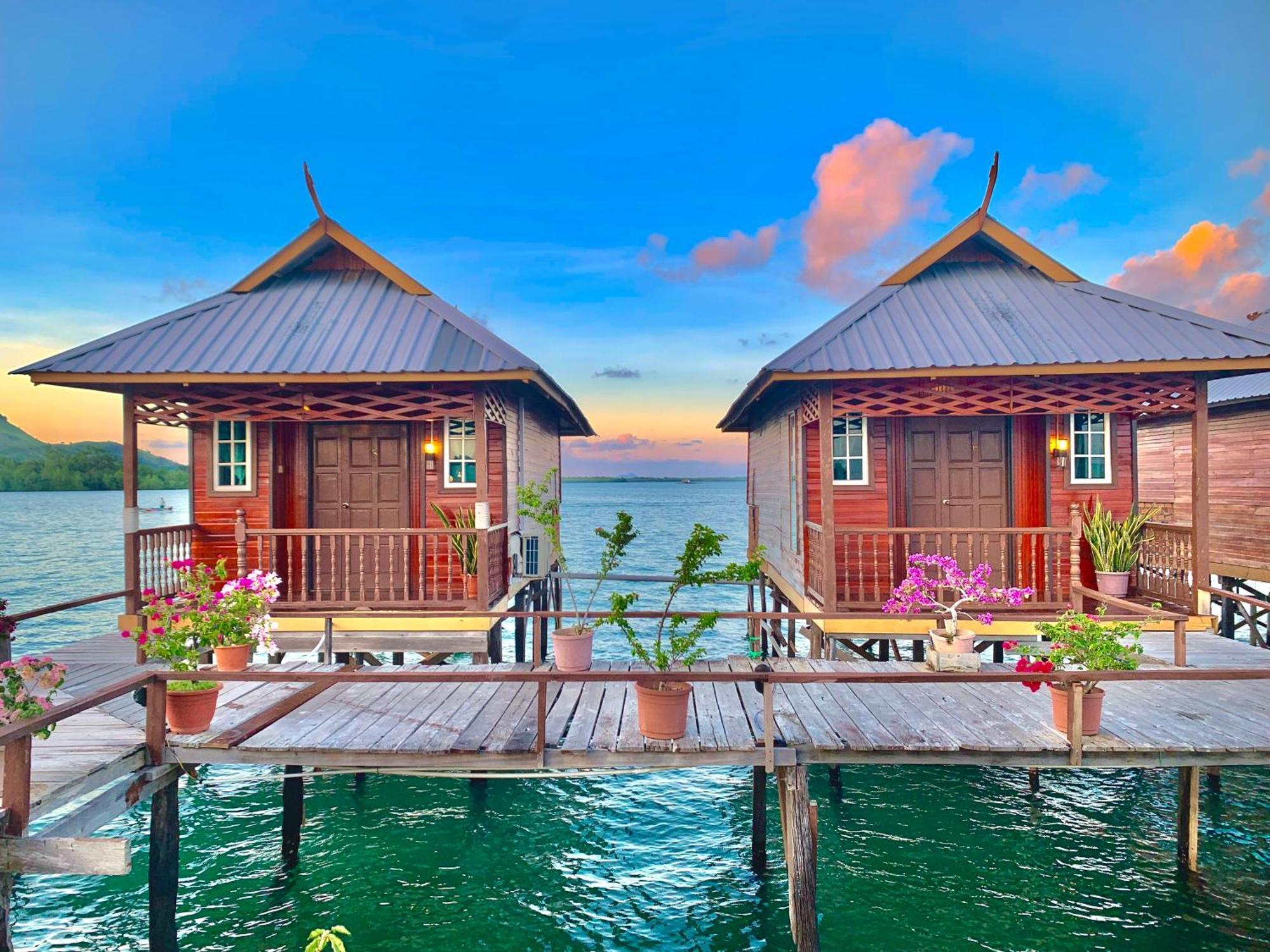 Parapat Water Village Resort Semporna Exterior photo
